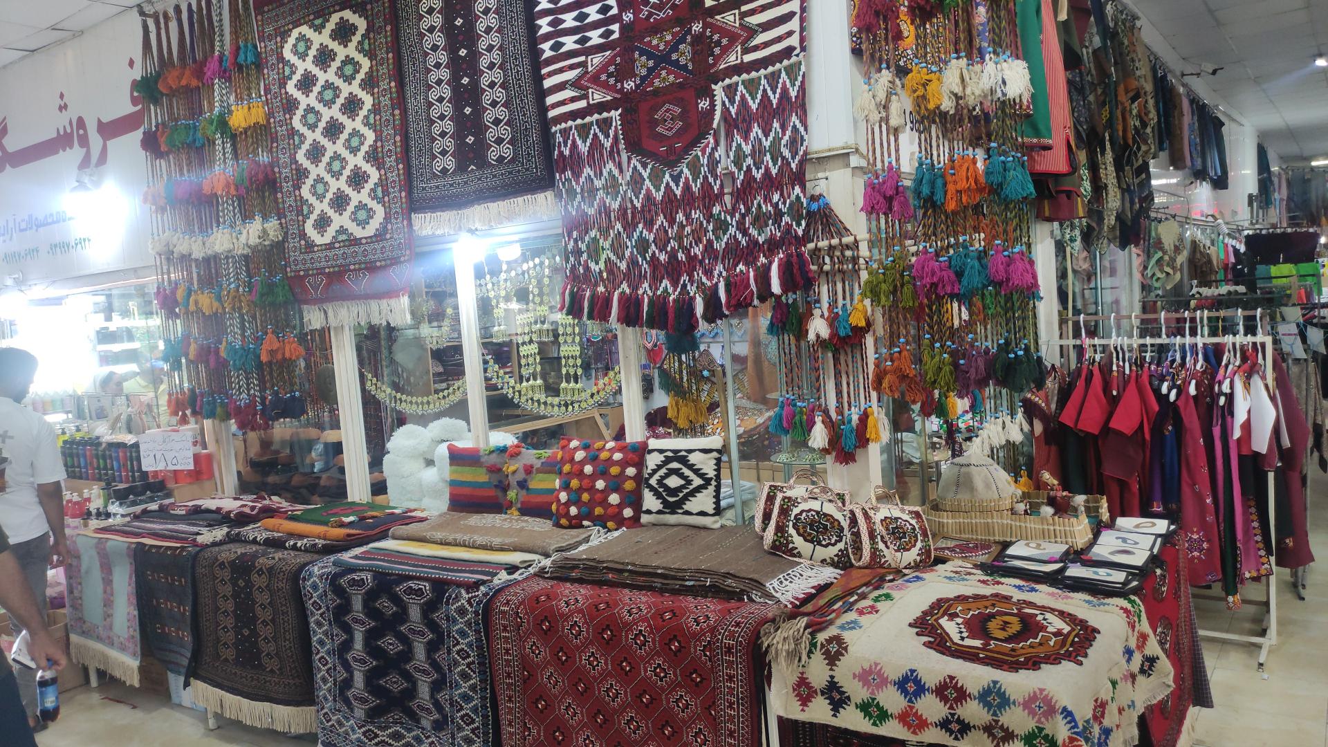 عکس فروشگاه صنایع دستی ترکمن