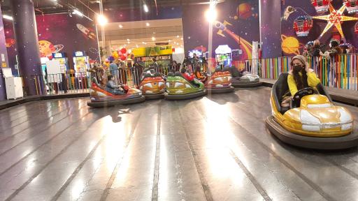 عکس مرکز خرید و سرگرمی طلای سفید