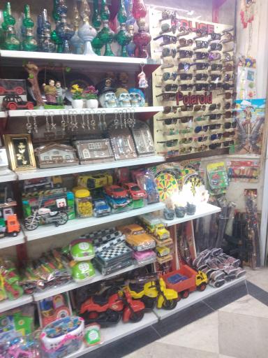 عکس فروشگاه صنایع دستی حسین قدسی