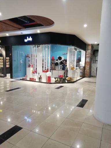 عکس مرکز خرید و سرگرمی طلای سفید