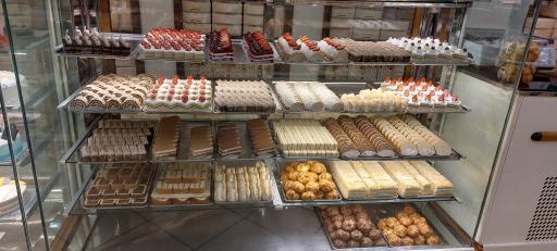 عکس شیرینی بوی گندم شعبه ۲