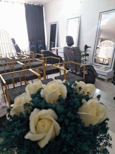 عکس آموزشگاه و آرایشگاه سما 