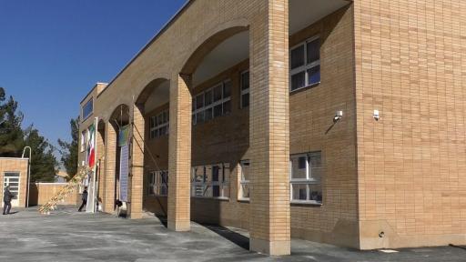 مدرسه زنده یادعلیرضا صادقی