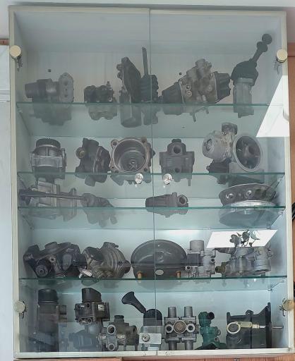 عکس فروشگاه لوازم بادی کامیون پنو پارت