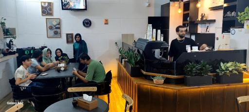 عکس کافی شاپ مون