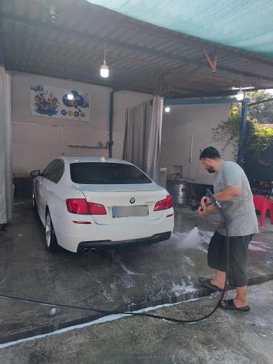 عکس پارکینگ و کارواش دی