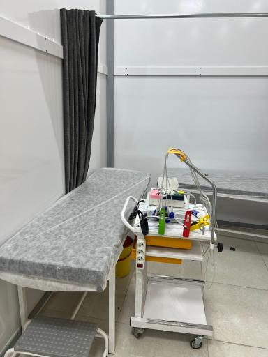 عکس درمانگاه شبانه روزی میهن