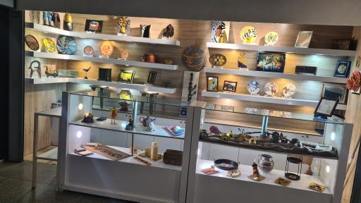 عکس گالری هنری رعنا