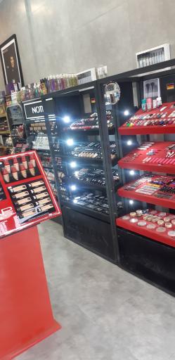 عکس فروشگاه چشم آبی