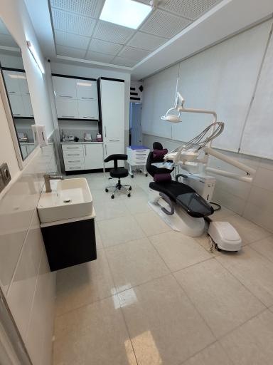 عکس مطب دندانپزشکی دکتر پدرام پاکروان