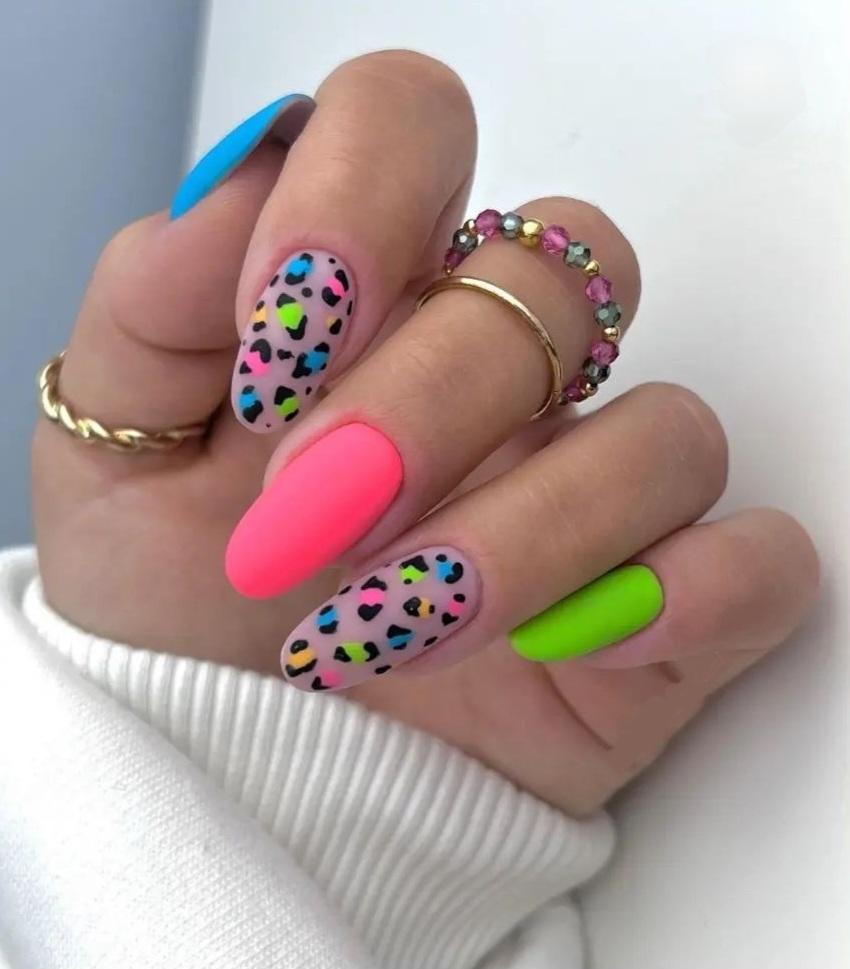 عکس خدمات ناخن لاله