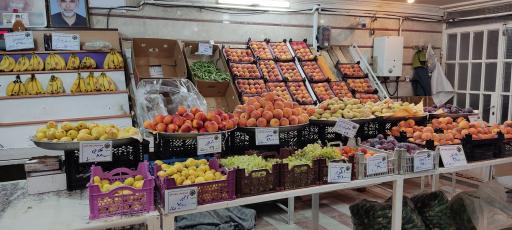 عکس میوه فروشی چهار فصل