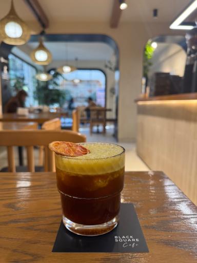 عکس کافی شاپ مربع سیاه