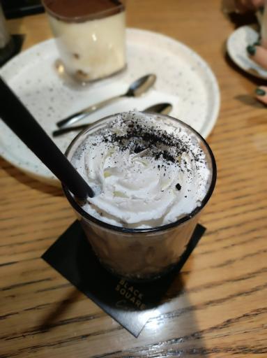 عکس کافه مربع سیاه (بلک اسکوئر)