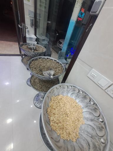 آبمیوه و بستنی کدخدایی 