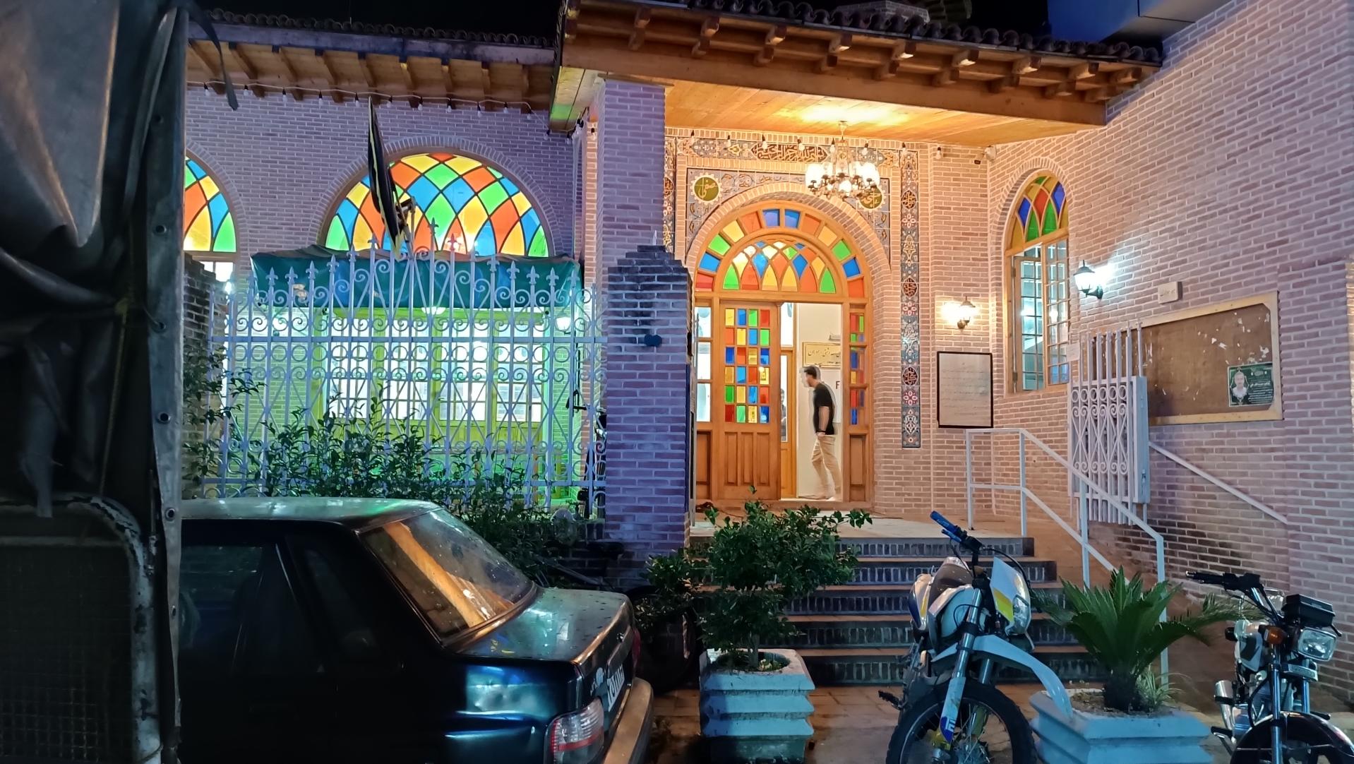 عکس درب ورودی مسجد صفی