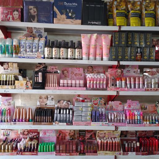 عکس پخش عمده و تکی محصولات آرایشی لوکس ایرانیان