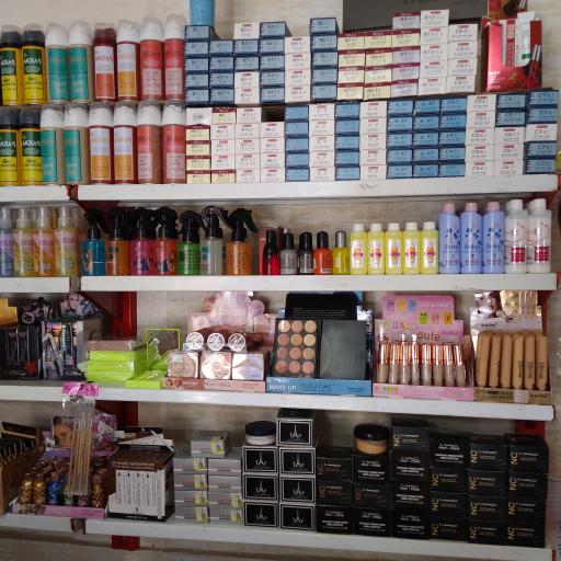 عکس پخش عمده و تکی محصولات آرایشی لوکس ایرانیان