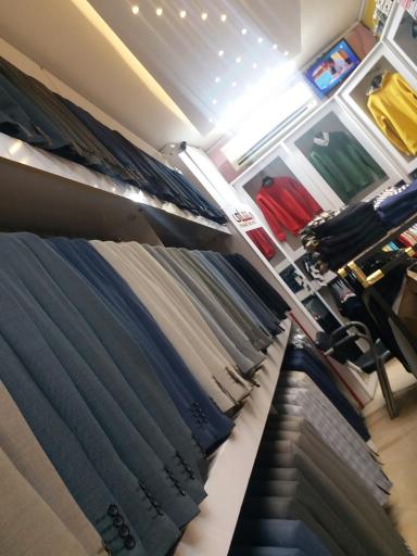 عکس فروشگاه مشکی