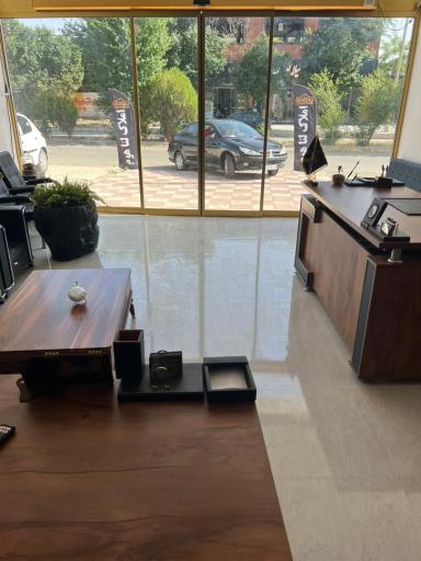 عکس مشاور املاک لناهوم