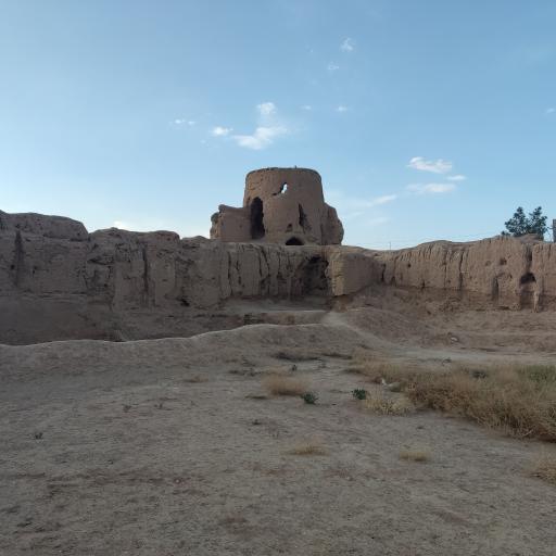 عکس قلعه خشتی سیزان