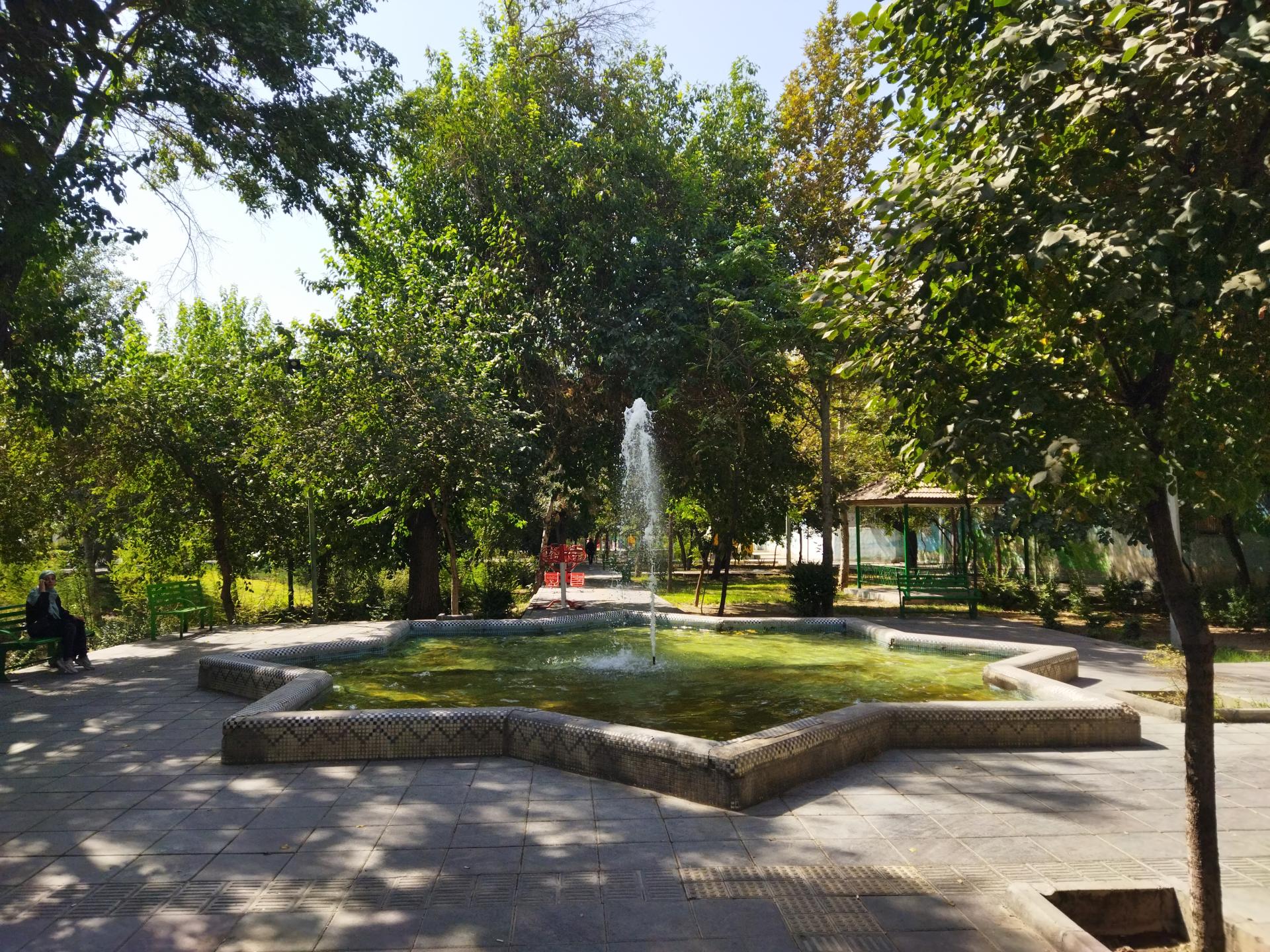 عکس آبنمای بوستان دکتر معین