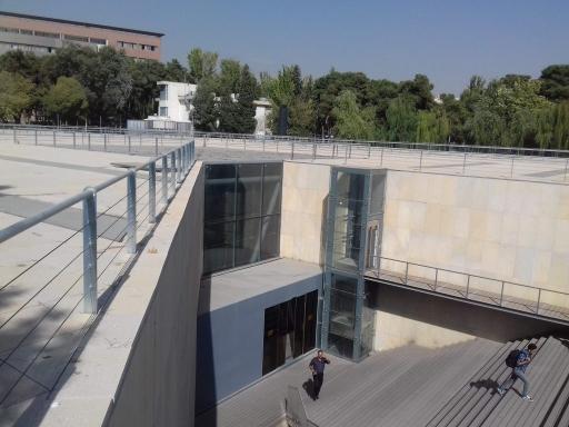 عکس کتابخانه مرکزی دانشگاه علم و صنعت