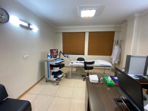 عکس مطب دکتر مسعود عمادی(متخصص طب فیزیکی)