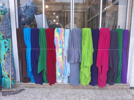 عکس پارچه سرای بزرگ بنتون