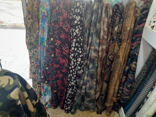 عکس پارچه سرای بزرگ بنتون