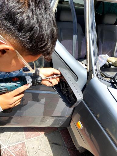 عکس شیشه اتومبیل رضا