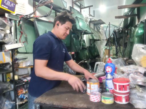 عکس شیشه اتومبیل رضا