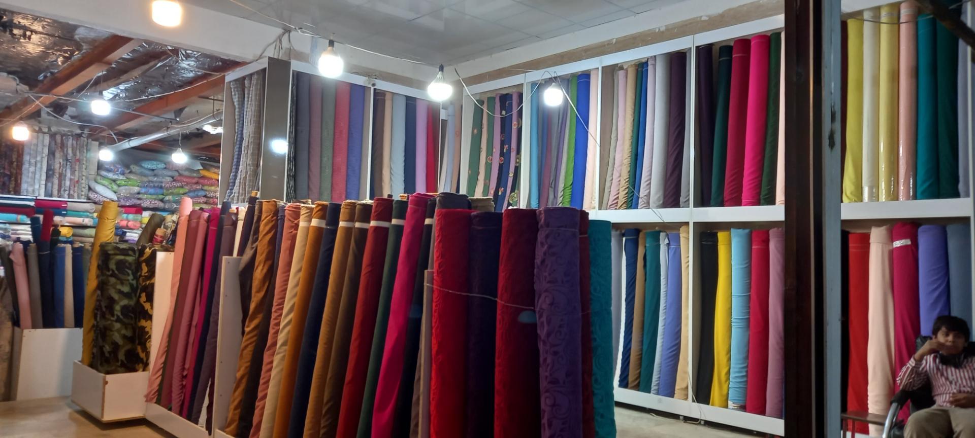 عکس پارچه سرای بزرگ بنتون