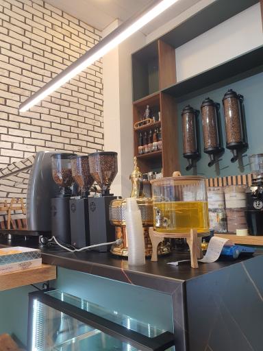 عکس کافه  دِ  وان