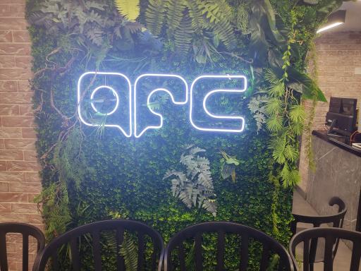 عکس مرغ کنتاکی قشم 