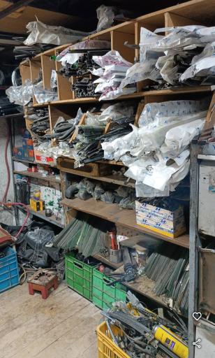 عکس شیشه اتومبیل انصاری