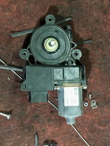 عکس شیشه اتومبیل انصاری