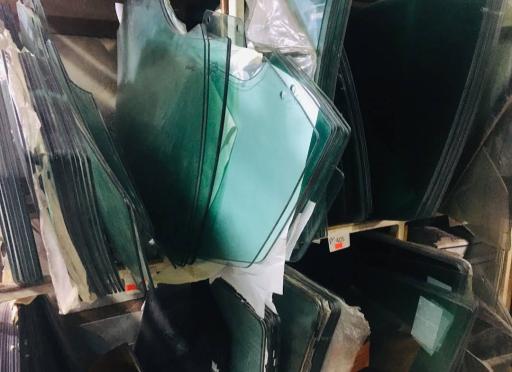 عکس شیشه اتومبیل انصاری