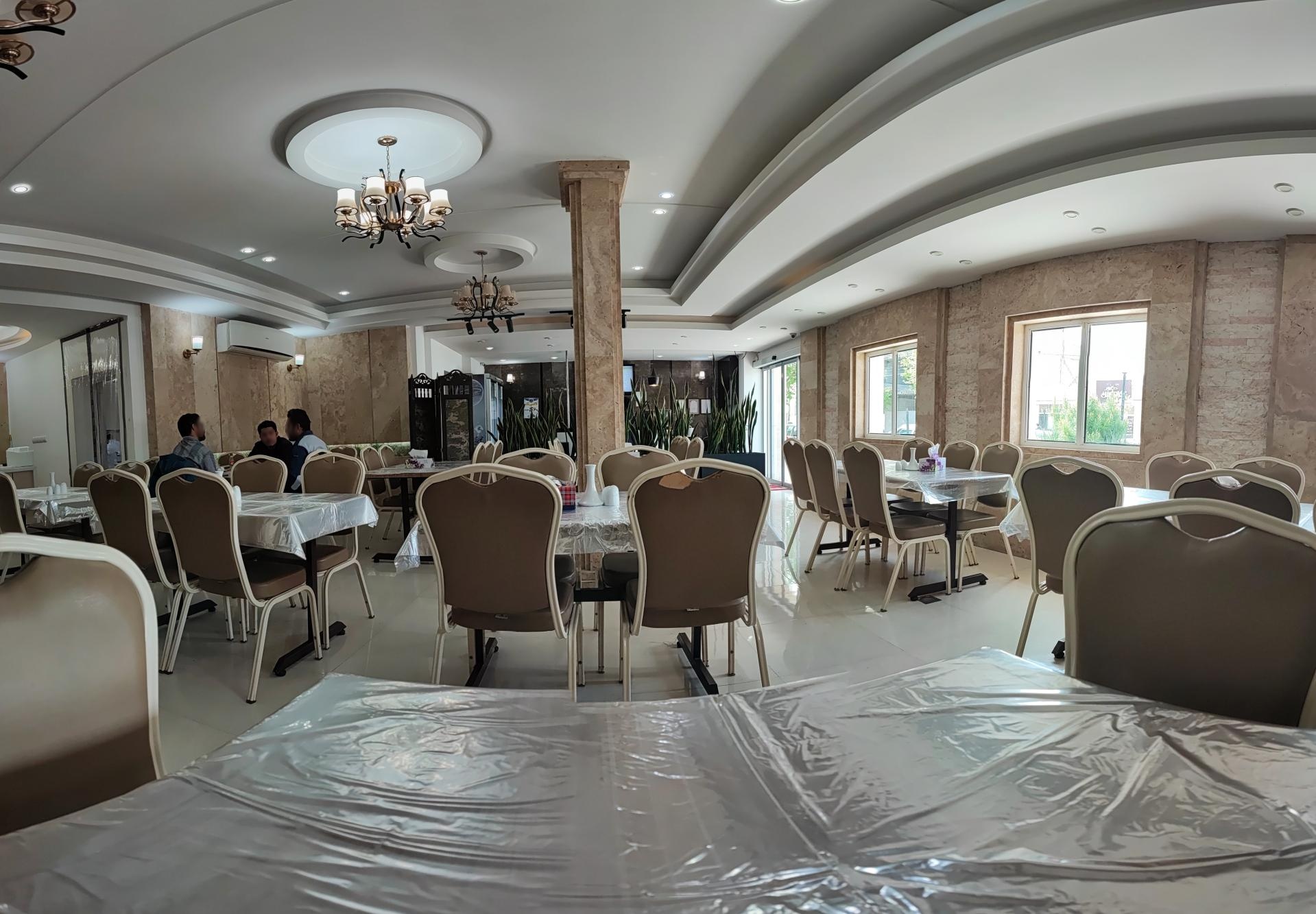 عکس رستوران زیتون