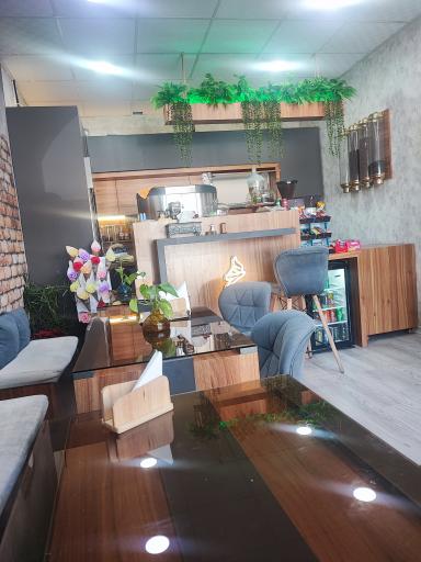 عکس کافه هیچ