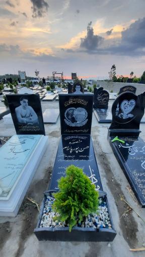 عکس مزار منصوره حسن پور