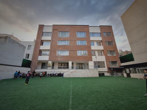 عکس پیش دبستانی و دبستان احمدیه