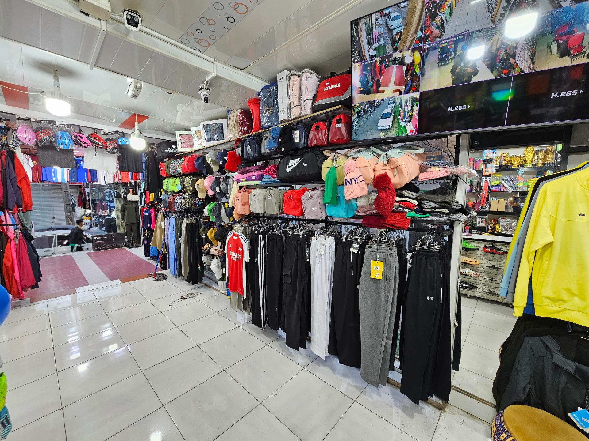 عکس فروشگاه ورزشی آریا اسپورت