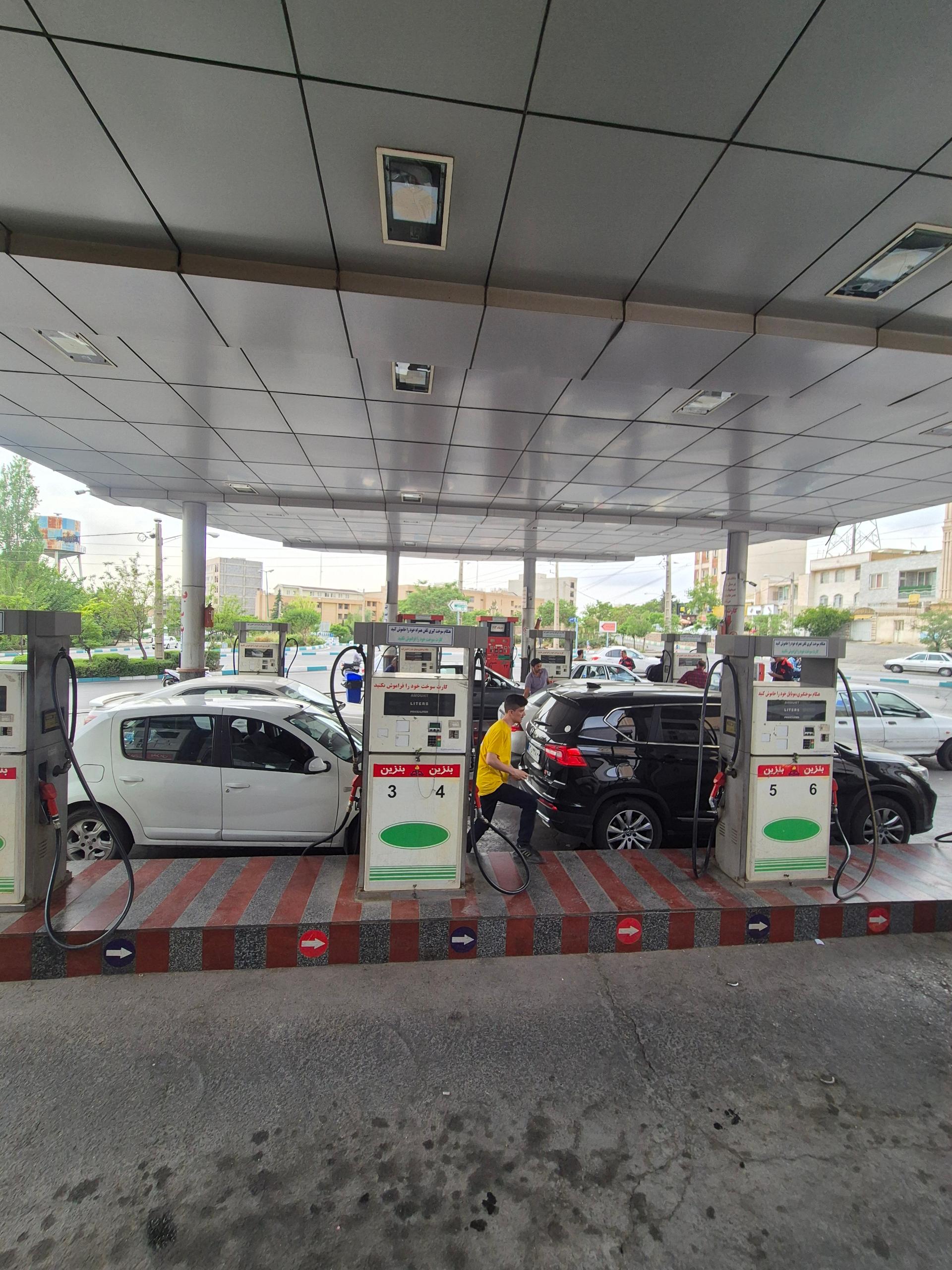 عکس پمپ بنزین 193 حکیمیه