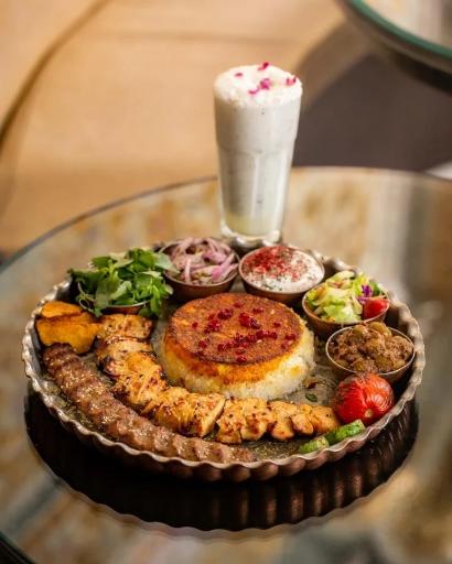 عکس رستوران سنتی ایرانا