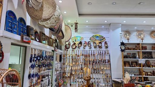 عکس فروشگاه سوغات و صنایع دستی صفری