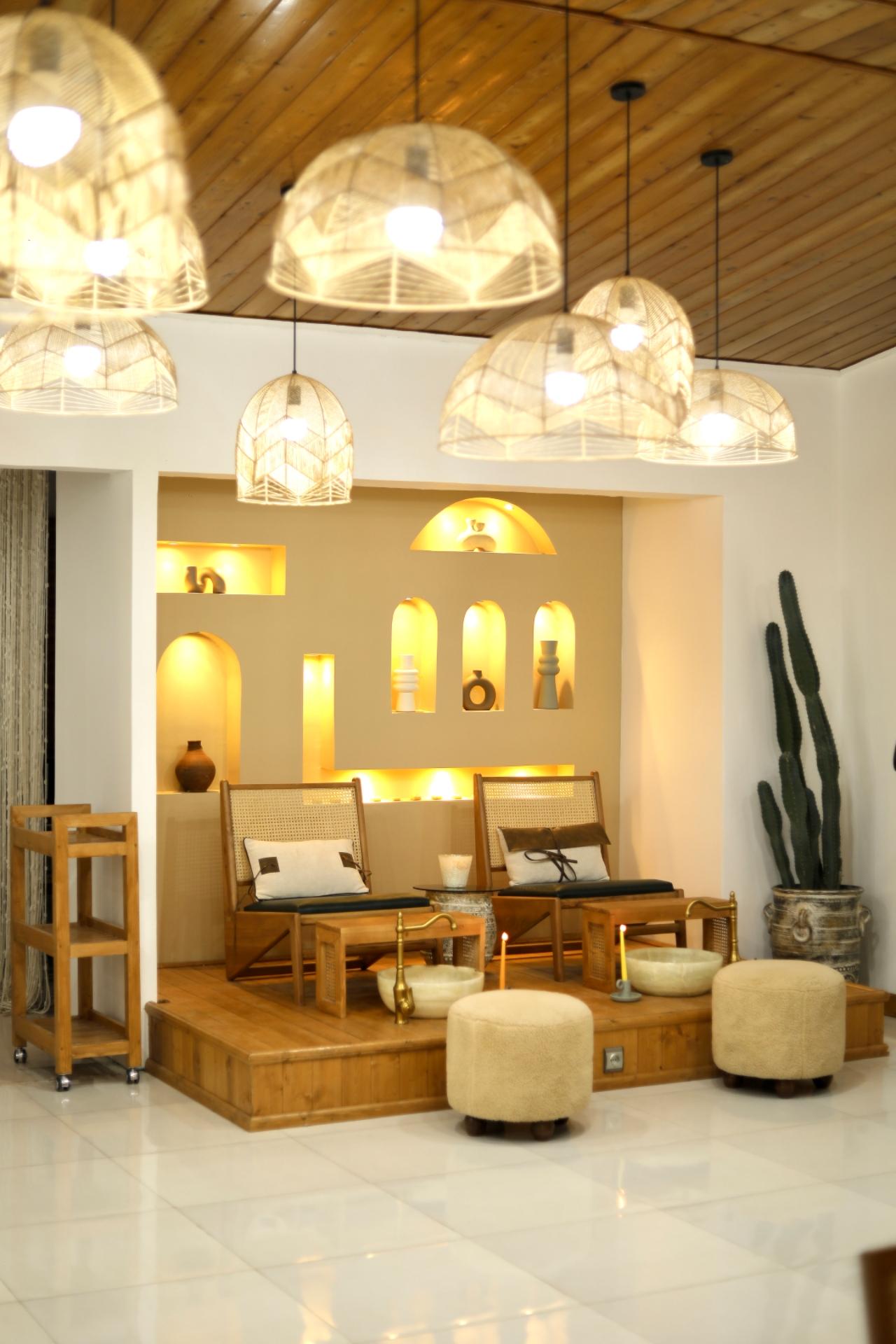 عکس سالن زیبایی آناهیتا انتظاری