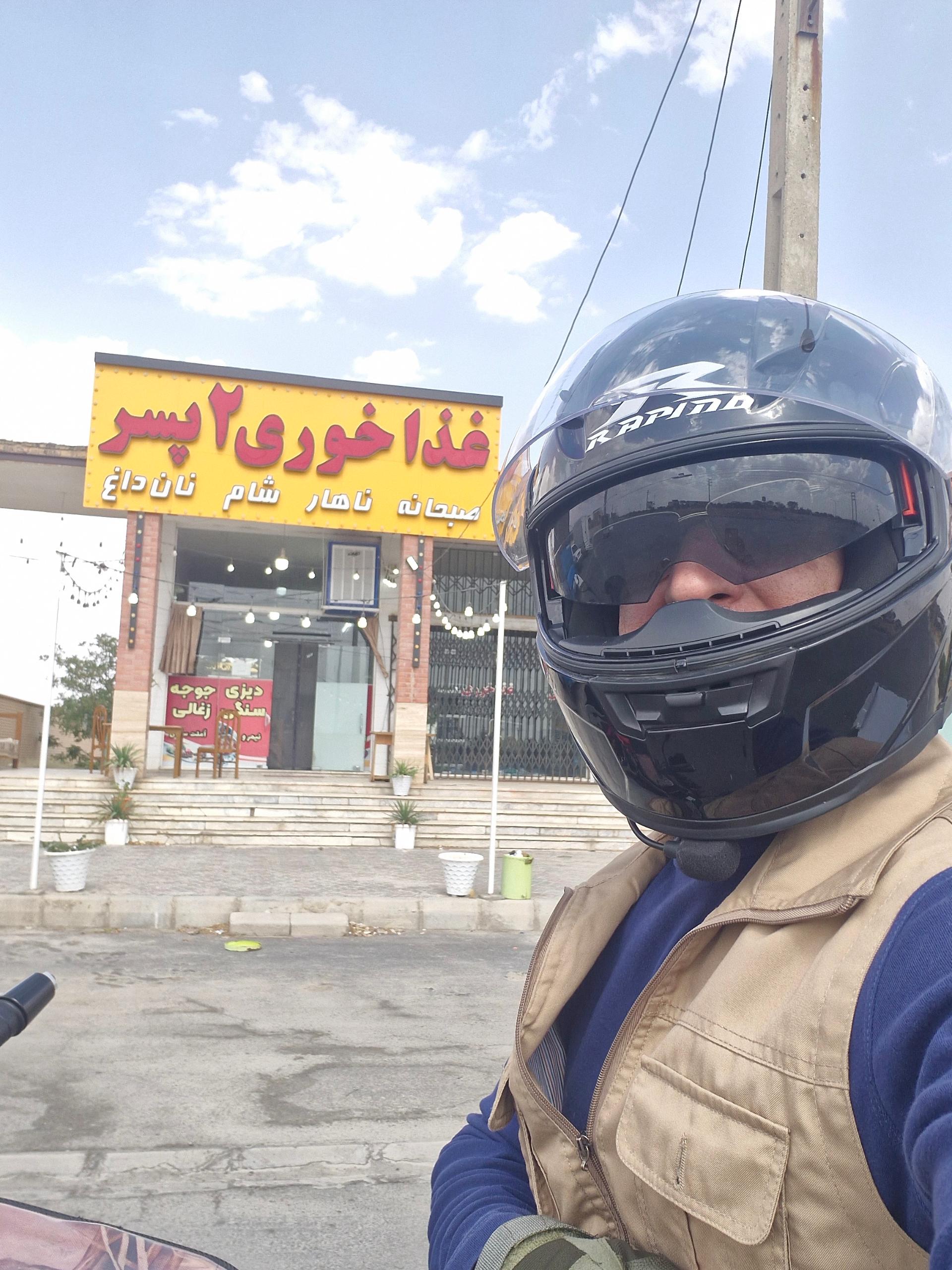 عکس رستوران ۲ پسر