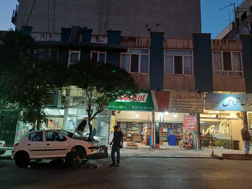 عکس مکانیکی و تعویض روغن فرهاد