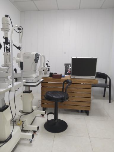 عکس گالری عینک و بینایی سنجی نیکی